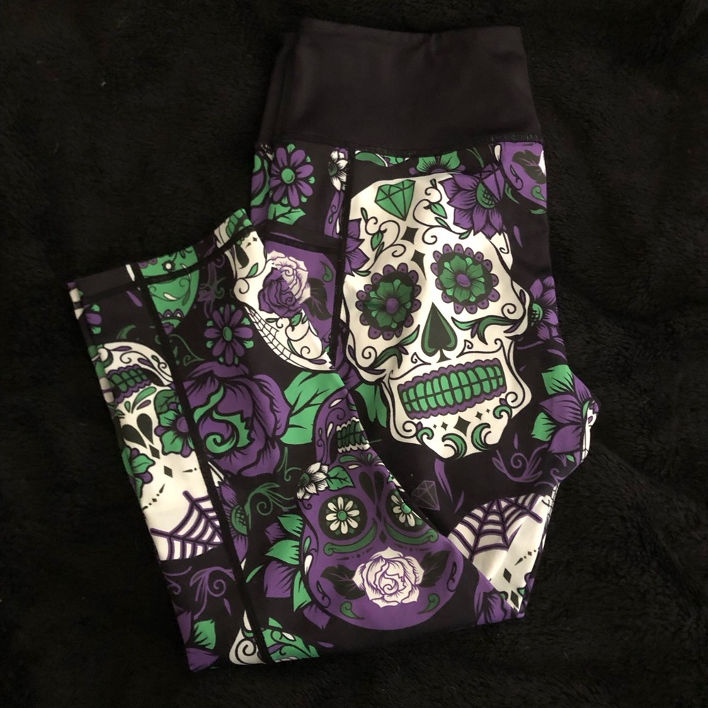 CVG Chaos Skulls Large capris